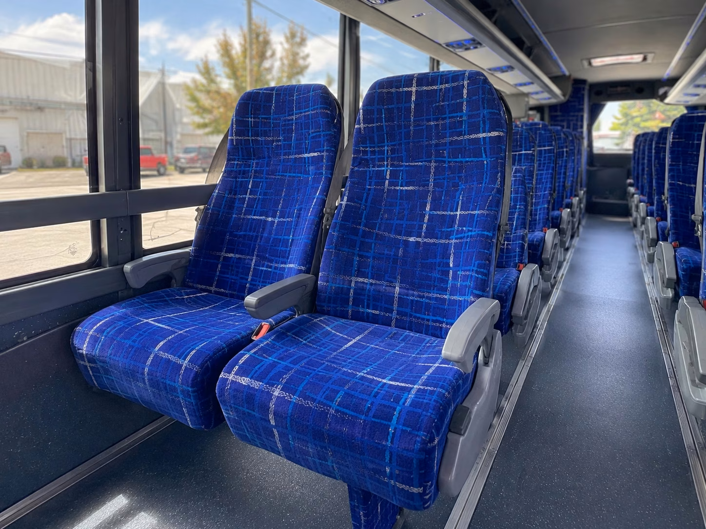omaha charter bus rentals for henry doorly zoo field trips