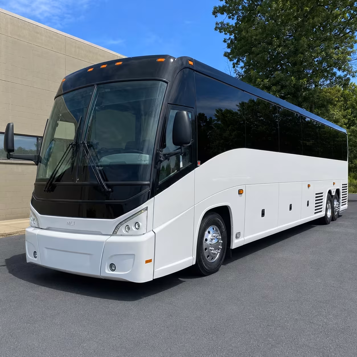 omaha charter bus rentals to the sac museum and fontenelle forest